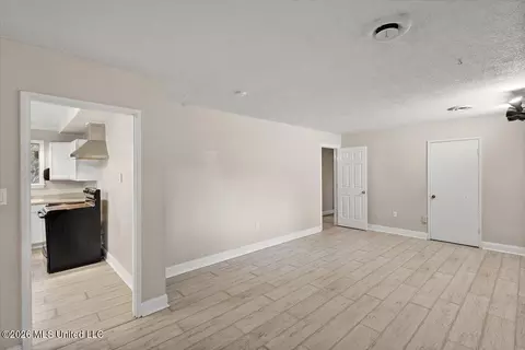 265 Glenside Dr, Jackson, MS 39211 photo 8