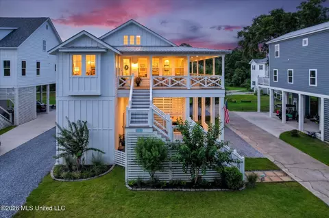 110 Cedar Ave, Pass Christian, MS 39571