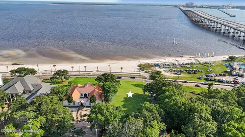 201 Front Beach Dr, Ocean Springs, MS 39564
