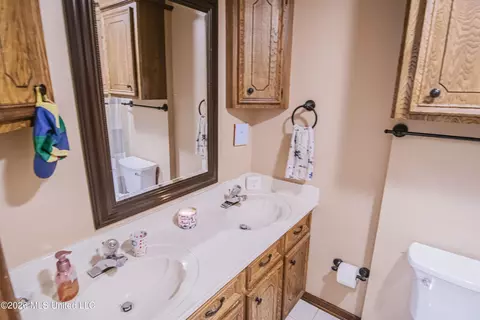 Bath - 86 Sunline Dr, Brandon, MS 39042 photo 1 of 2