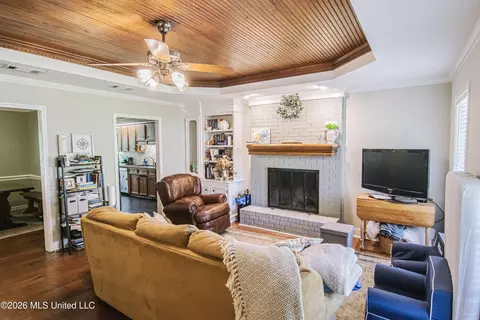 Living - 86 Sunline Dr, Brandon, MS 39042 photo 1 of 1