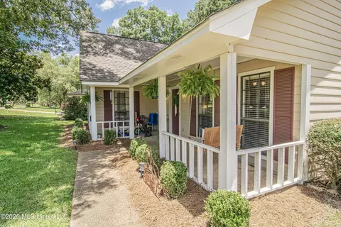 Exterior - 86 Sunline Dr, Brandon, MS 39042 photo 4 of 5