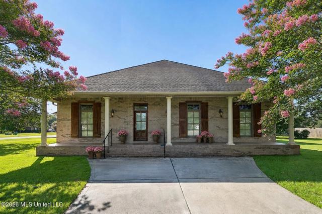 18254 Robinwood East Dr, Saucier, MS 39574