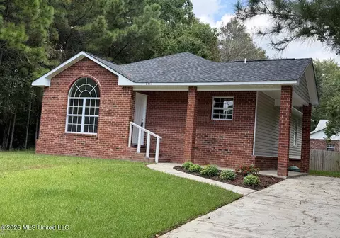 2516 Beachview Dr, Ocean Springs, MS 39564
