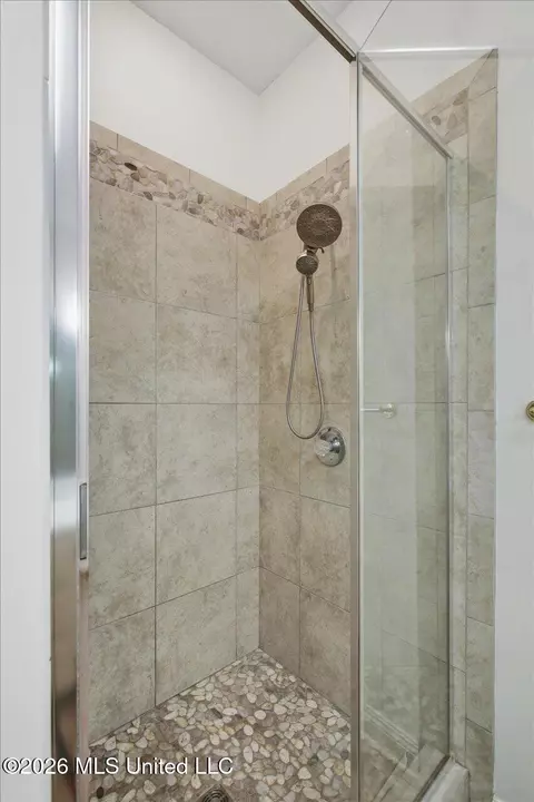 Bath - 212 Cambridge Dr, Madison, MS 39110 photo 4 of 5