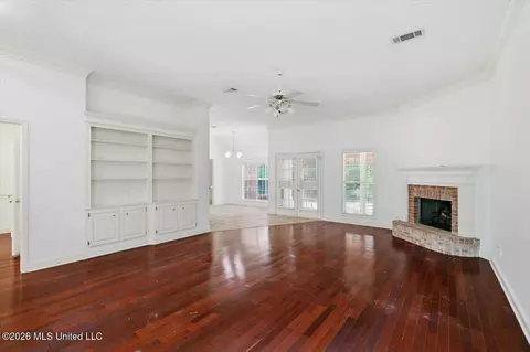 Living - 212 Cambridge Dr, Madison, MS 39110 photo 2 of 4