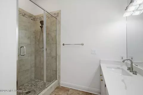 Bath - 212 Cambridge Dr, Madison, MS 39110 photo 3 of 5