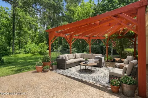 Exterior - 212 Cambridge Dr, Madison, MS 39110 photo 2 of 3