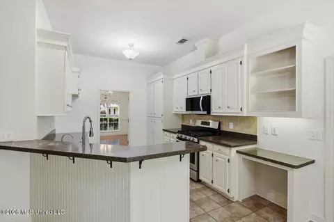 Kitchen - 212 Cambridge Dr, Madison, MS 39110 photo 1 of 2