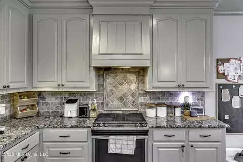 Kitchen - 612 Macbeth St, Brandon, MS 39047 photo 5 of 7
