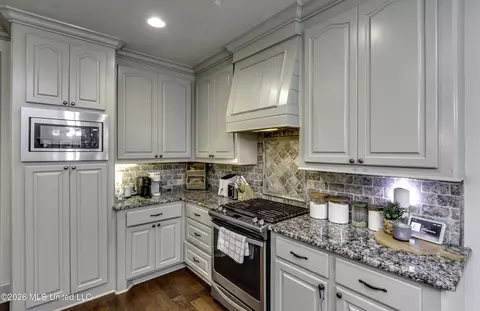 Kitchen - 612 Macbeth St, Brandon, MS 39047 photo 4 of 7