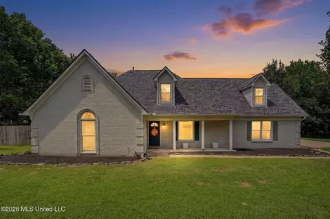 2860 Stonebrook Dr, Nesbit, MS 38651