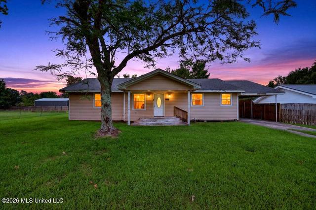 542 Saint John St, Bay Saint Louis, MS 39520