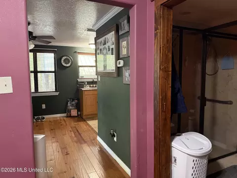 Entry Way - 9141 Heather Ln, Moss Point, MS 39562 photo 2 of 3