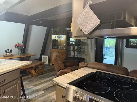 Kitchen - 9141 Heather Ln, Moss Point, MS 39562 photo 6 of 6