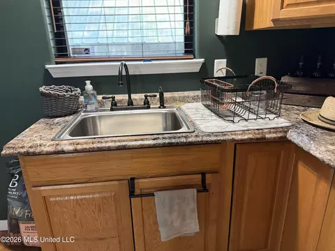 Kitchen - 9141 Heather Ln, Moss Point, MS 39562 photo 5 of 6