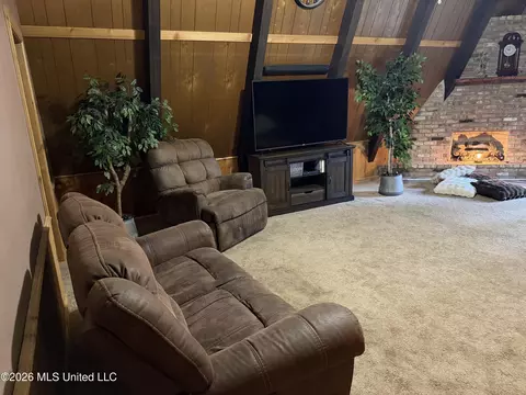 Living - 9141 Heather Ln, Moss Point, MS 39562 photo 4 of 5