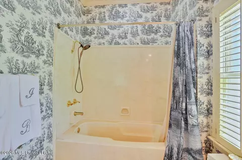 Bath - 47 Avery Cir, Jackson, MS 39211 photo 3 of 5