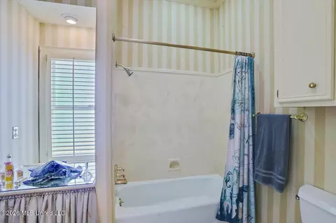 Bath - 47 Avery Cir, Jackson, MS 39211 photo 5 of 5