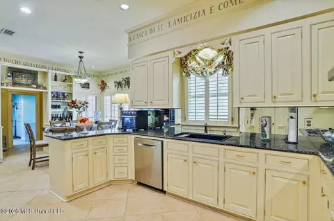 Kitchen - 47 Avery Cir, Jackson, MS 39211 photo 3 of 4