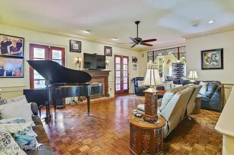 Living - 47 Avery Cir, Jackson, MS 39211 photo 1 of 8