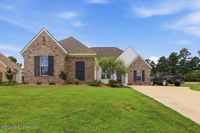 201 Herons Bay Cir, Madison, MS 39110