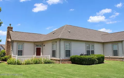 8753 Parkview Oaks Cir, Olive Branch, MS 38654
