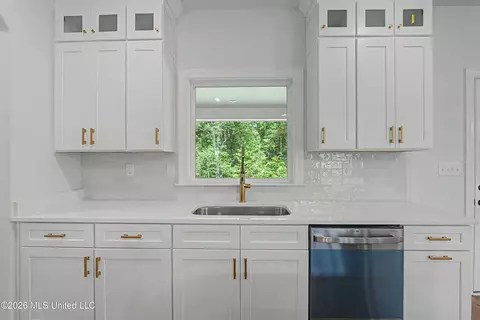 Kitchen - 1683 Baisley Dr, Nesbit, MS 38651 photo 2 of 4