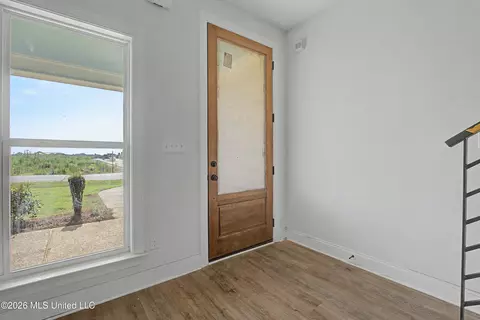 Entry Way - 1683 Baisley Dr, Nesbit, MS 38651 photo 2 of 4