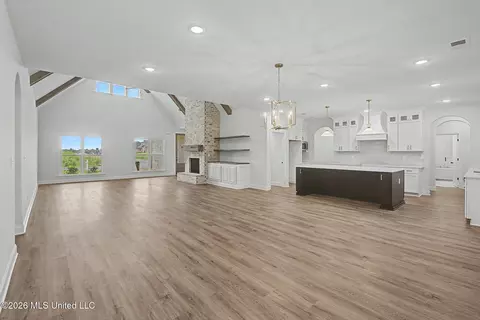 Living - 1683 Baisley Dr, Nesbit, MS 38651 photo 2 of 5
