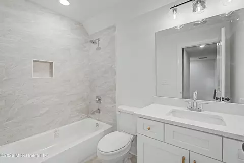Bath - 1683 Baisley Dr, Nesbit, MS 38651 photo 2 of 4