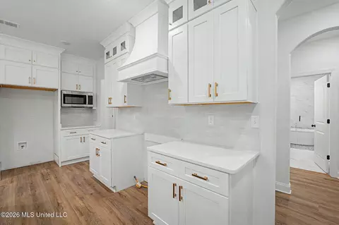 Kitchen - 1683 Baisley Dr, Nesbit, MS 38651 photo 3 of 4