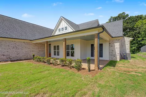 Exterior - 1683 Baisley Dr, Nesbit, MS 38651 photo 5 of 10