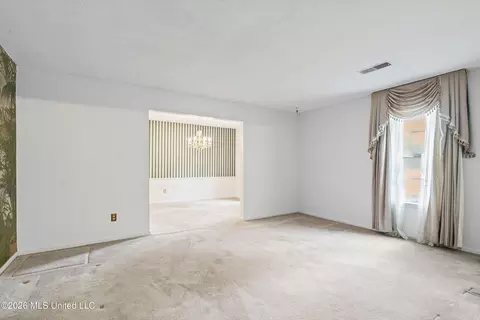 Living - 4830 S Big Horn Dr, Nesbit, MS 38651 photo 4 of 5