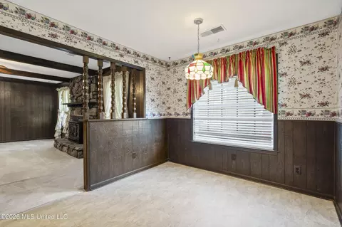 Dining - 4830 S Big Horn Dr, Nesbit, MS 38651 photo 2 of 2