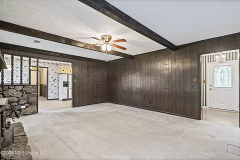 Living - 4830 S Big Horn Dr, Nesbit, MS 38651 photo 3 of 5