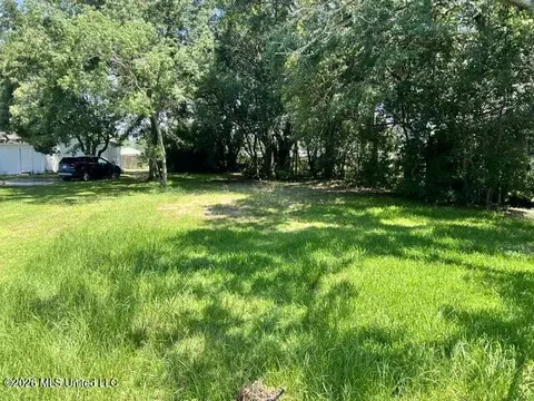 811 Lafayette Ave, Pascagoula, MS 39567