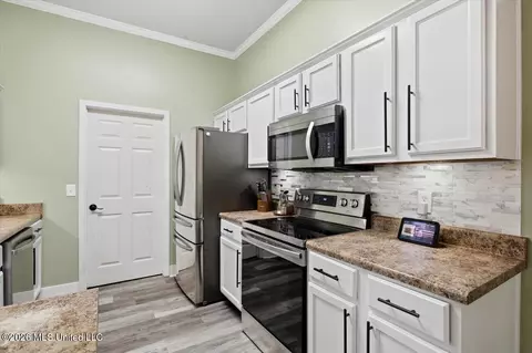 Kitchen - 146 Cedar Spring Cir, Pearl, MS 39208 photo 2 of 3