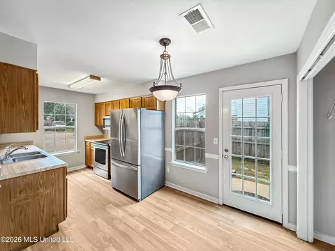 Kitchen - 2007 Fox Hill Ln, Byram, MS 39272 photo 1 of 2