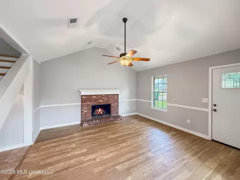 Living - 2007 Fox Hill Ln, Byram, MS 39272 photo 3 of 3