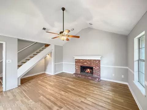 Living - 2007 Fox Hill Ln, Byram, MS 39272 photo 2 of 3