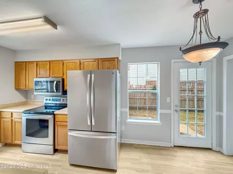 Kitchen - 2007 Fox Hill Ln, Byram, MS 39272 photo 2 of 2