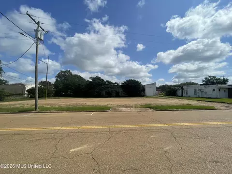 E Chickasaw Street, Brookhaven, MS 39601 photo 2