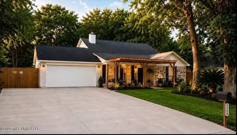 9208 Seahorse Ave, Ocean Springs, MS 39564