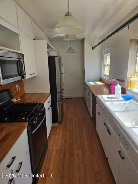 Kitchen - 4634 Manila Dr, Jackson, MS 39206 photo 1 of 2