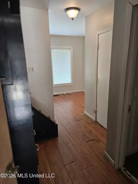 Entry Way - 4634 Manila Dr, Jackson, MS 39206 photo 5 of 5