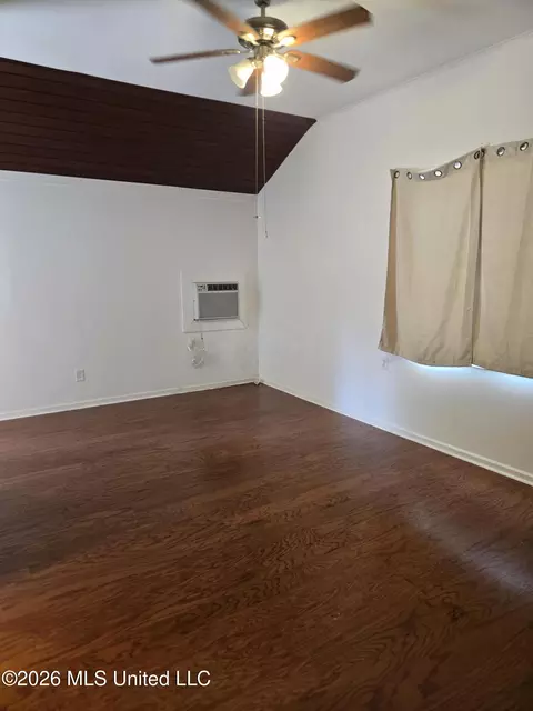 Living - 4634 Manila Dr, Jackson, MS 39206 photo 3 of 8