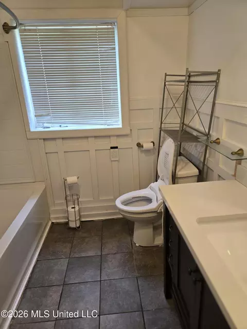 Bath - 4634 Manila Dr, Jackson, MS 39206 photo 4 of 4