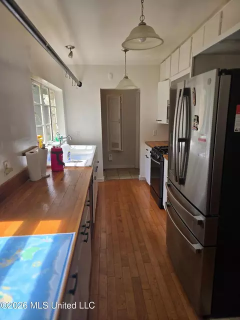 Kitchen - 4634 Manila Dr, Jackson, MS 39206 photo 2 of 2