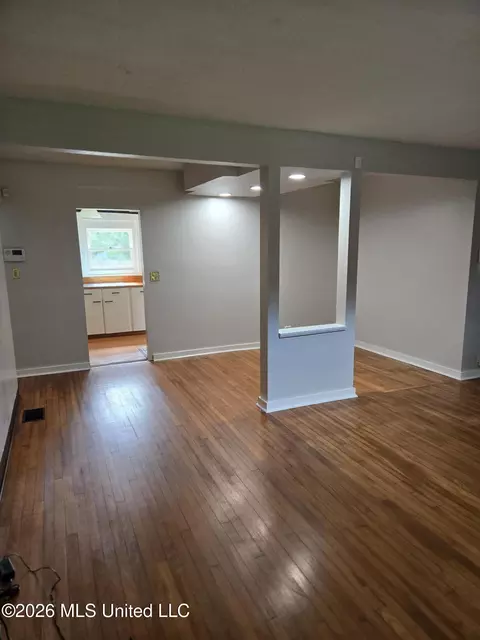 Living - 4634 Manila Dr, Jackson, MS 39206 photo 7 of 8